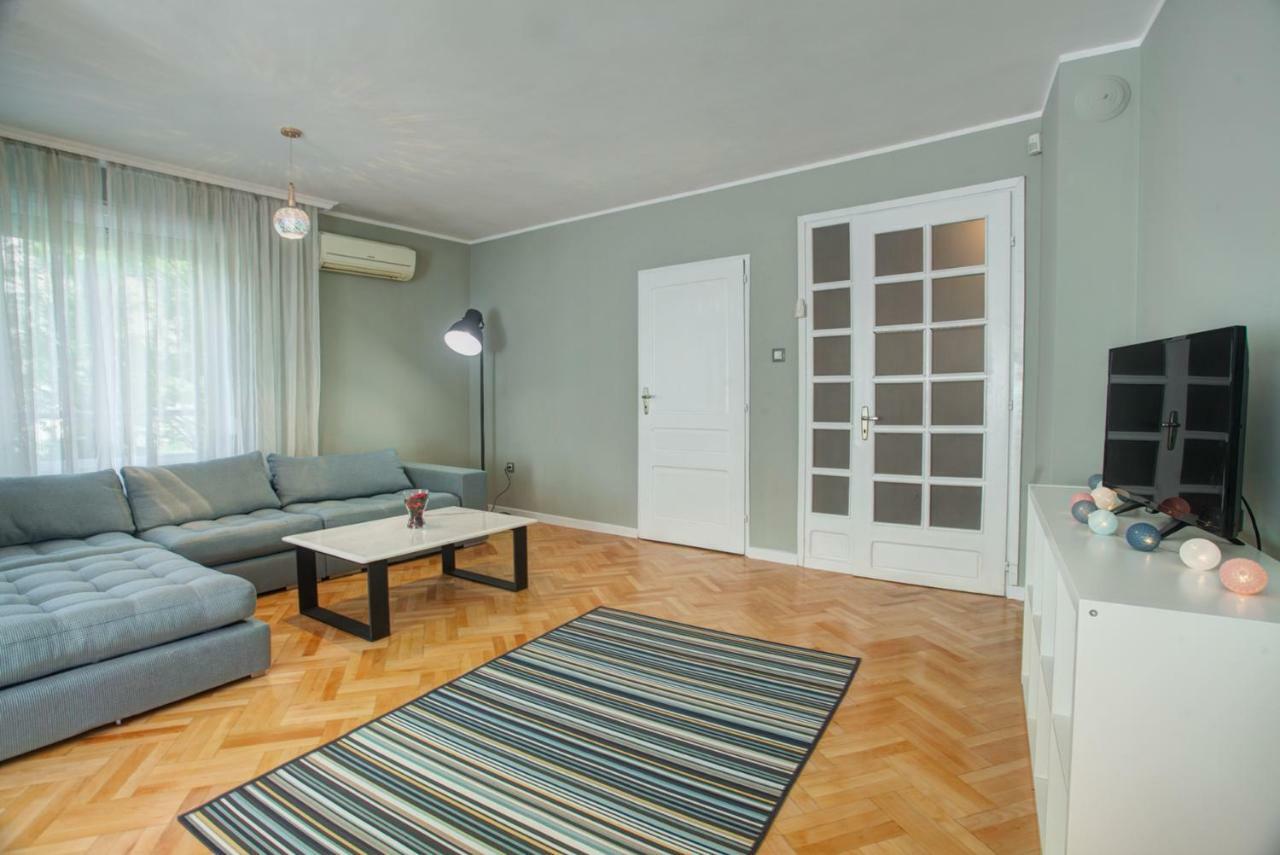 Spacious Flat Close To The American Embassy Szófia Kültér fotó